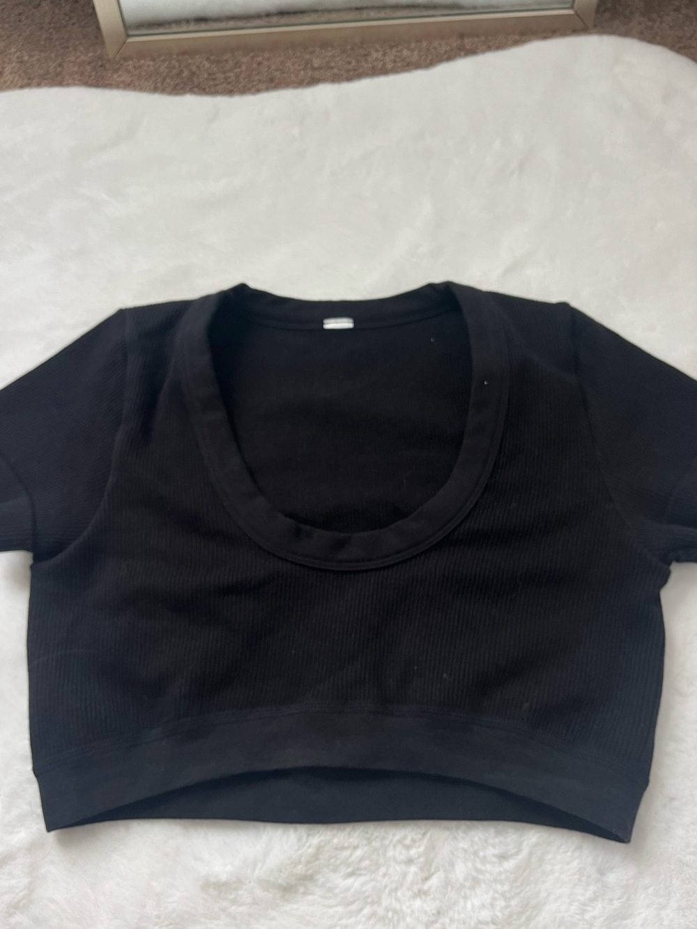 ALO Yoga Cropped Black Top
